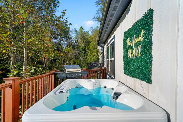 Hot Tub~5 Mi DT AVL~Walk To West AVL gallery image 5