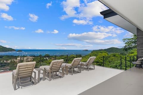 2 Terraces - 5 Suites - Sundeck - Gated Entry