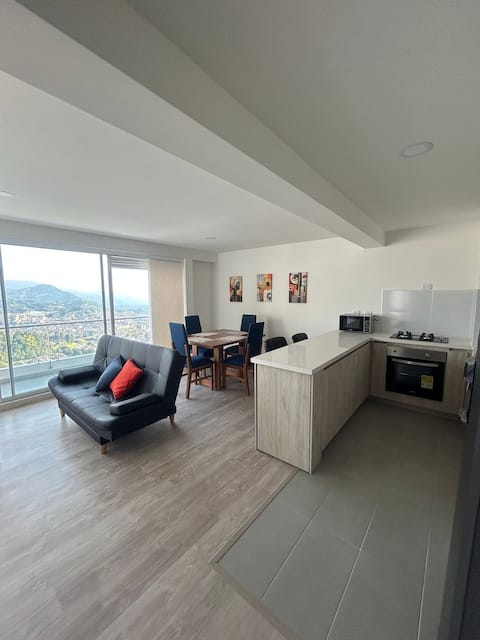 Spacious and Luxurious -Stratum 6