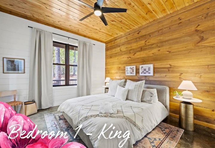 Დიდი ზომის კომფორტი გელით სამ საძინებელში - თქვენი პირადი თავშესაფარი მშვიდი ძილისთვის.