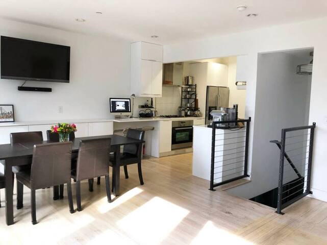 Modern Luxury Condo with Botanical Garden, Parking gallery image 4