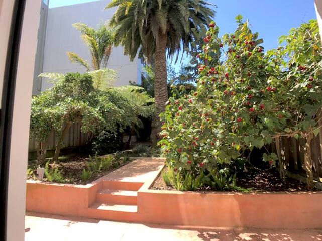 Modern Luxury Condo with Botanical Garden, Parking gallery image 3