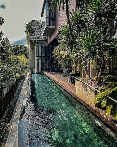 Luxury Modern Pool Jacuzzi Villa 5BR Thonglor gallery image 2