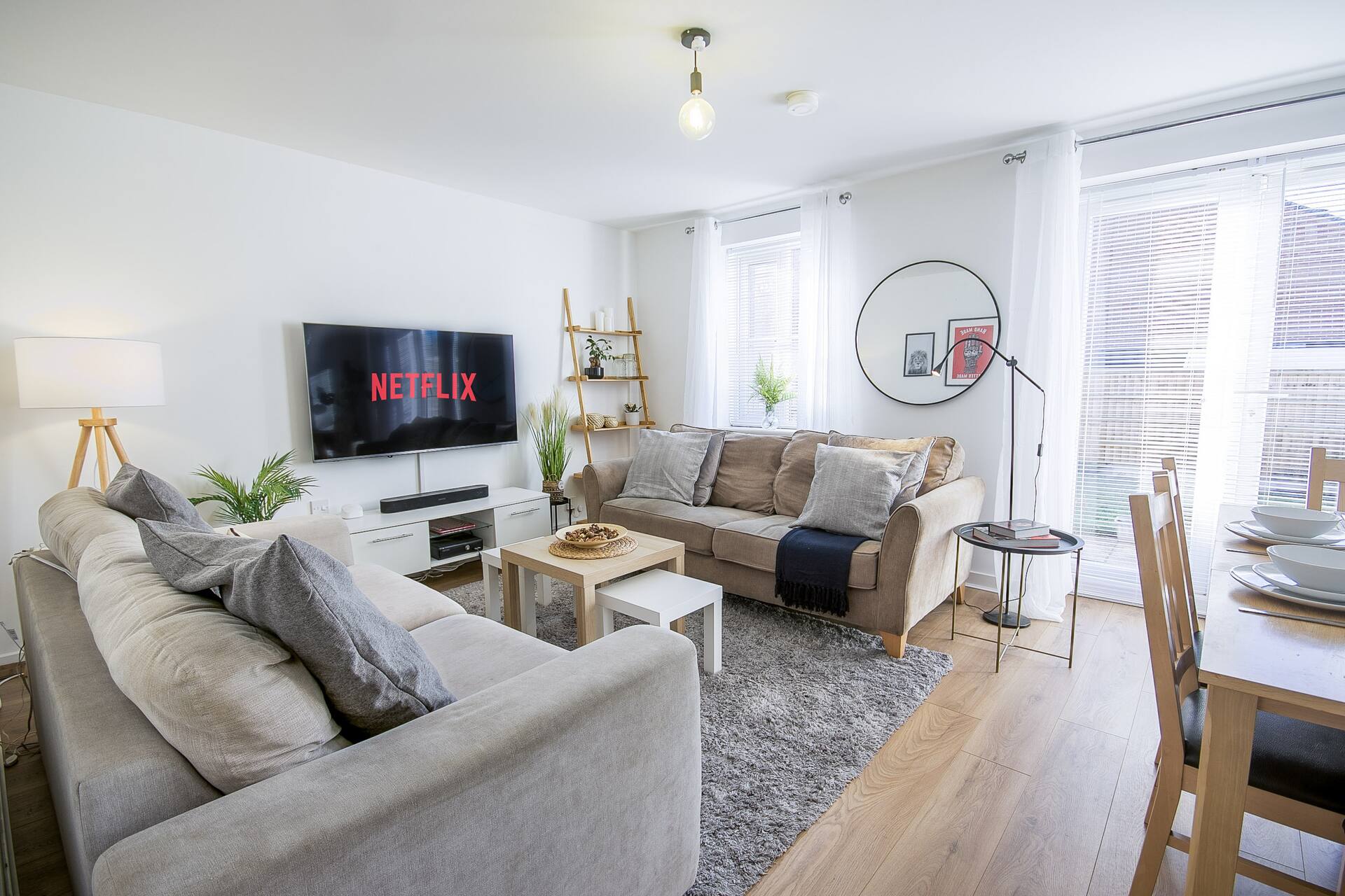 Comfortable 4 Bed Modern Townhouse with Parking