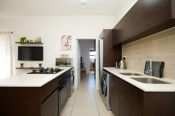 Sam's Apartments & Services-gr6 Stylish… - Edenvale