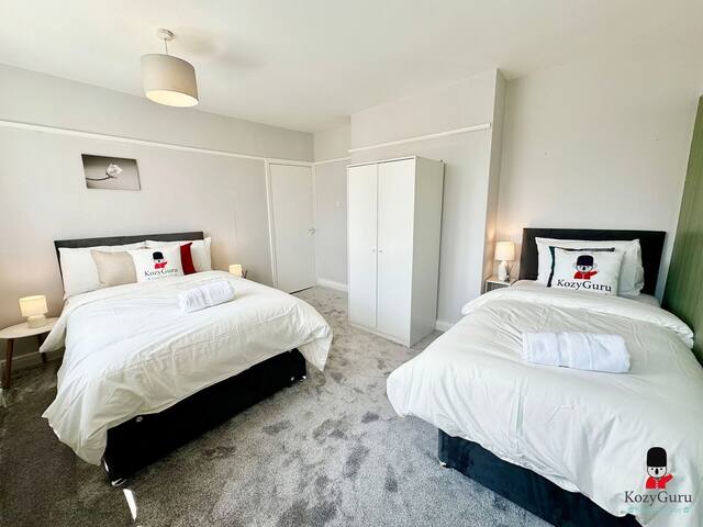 Cozy Manchester Neighborhood 3BR 7ppl with Parking gallery image 3