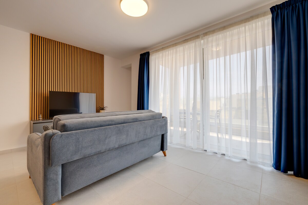 2BR Coastal Gem in St. Paul's Bay