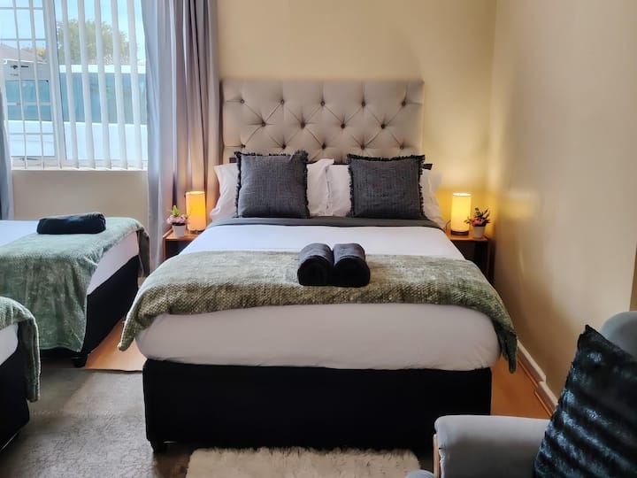 Deluxe Holiday Home - Unit 3 - Port Elizabeth