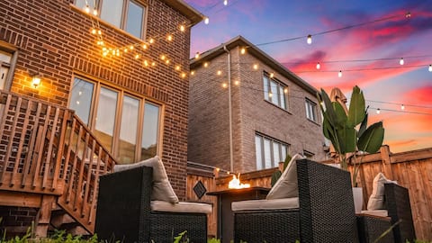 Family Retreat w/ Pool Table, Fire Table & BBQ