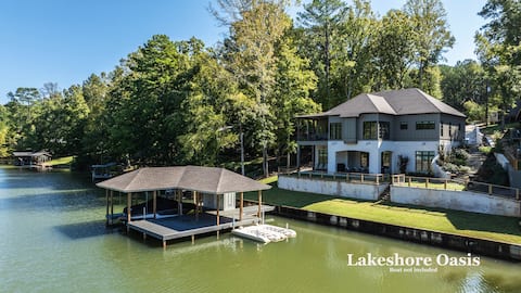 Lakeshore Oasis -Luxurious Lakefront Home