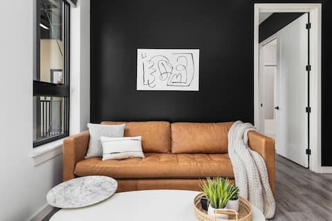 Popular Airbnb listing: Chic Music Row - Pool, Rooftop Deck w/ View, Gym in Nashville / Davidson