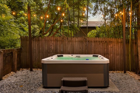 Camp Patowmack - Riverfront, Hot Tub, and Sauna!