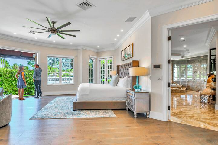 Majestic Waterfront Villa | Heated Pool |Royal Key gallery image 2