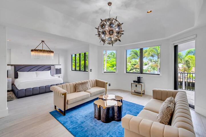 Las Olas Isles | Waterfront Villla | Isle Key gallery image 3