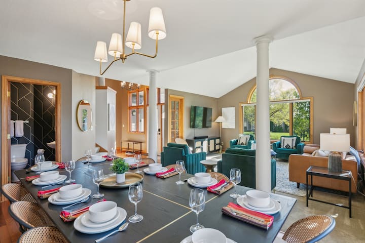 NEW! Sleeps 12, Fam. Friendly, Game Room. Dog OK!