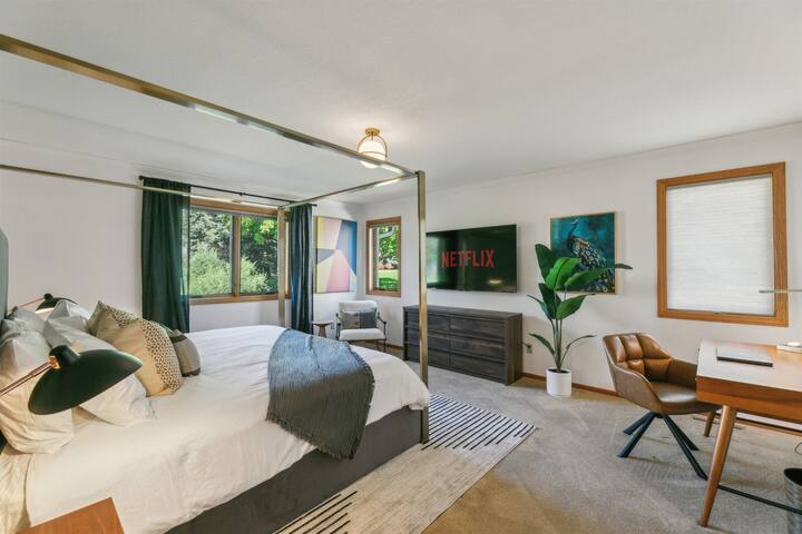 NEW! Sleeps 12, Fam. Friendly, Game Room. Dog OK! gallery image 2