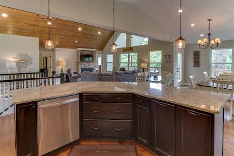 9Bed/9Bath Private Dock Quiet Cove Near Marinas