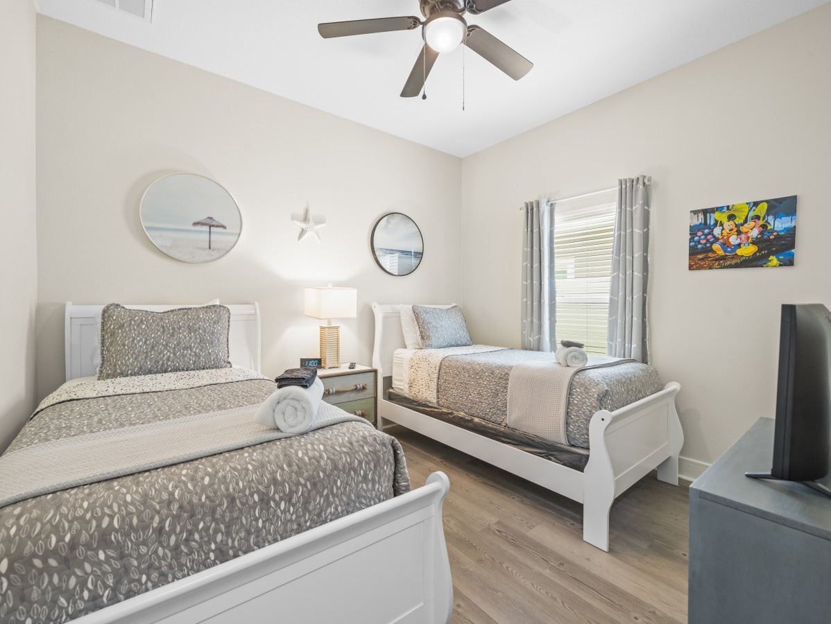 Спална соба 3 со 2 единечни кревета