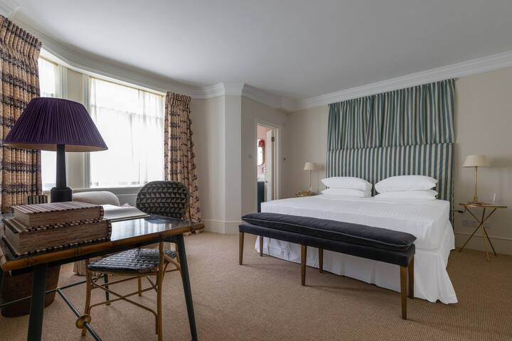 Tite Street IX by onefinestay gallery image 4