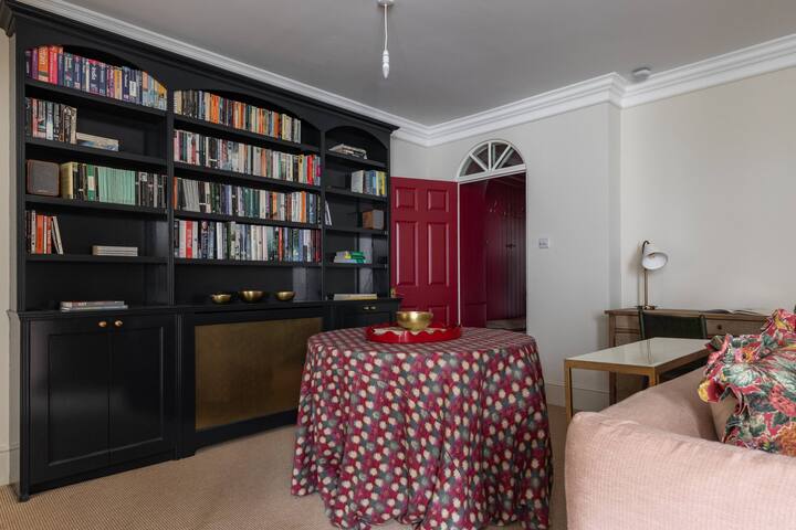 Tite Street IX by onefinestay gallery image 3