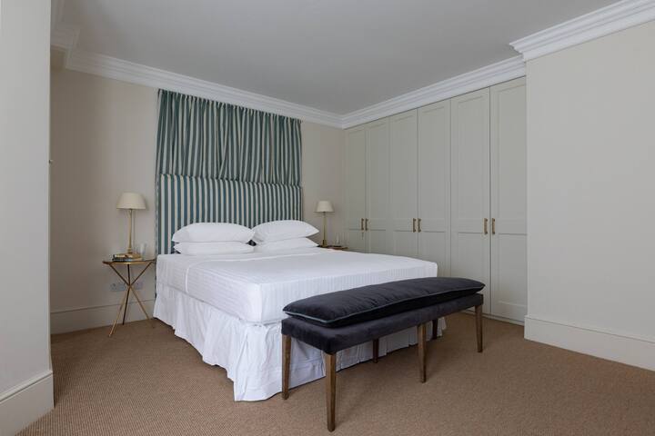 Tite Street IX by onefinestay gallery image 5