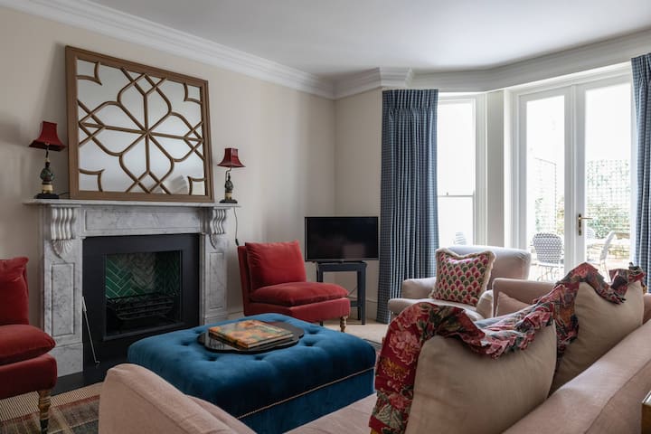 Tite Street IX by onefinestay