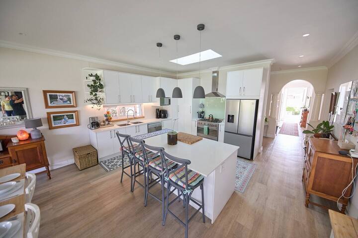 Claremont Family Home with Solar panels gallery image 4