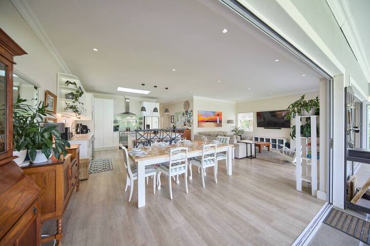 Claremont Family Home with Solar panels gallery image 3