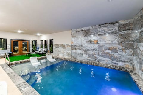 Spacious cabin w/indoor pool & hot tub, Smoky Mtn