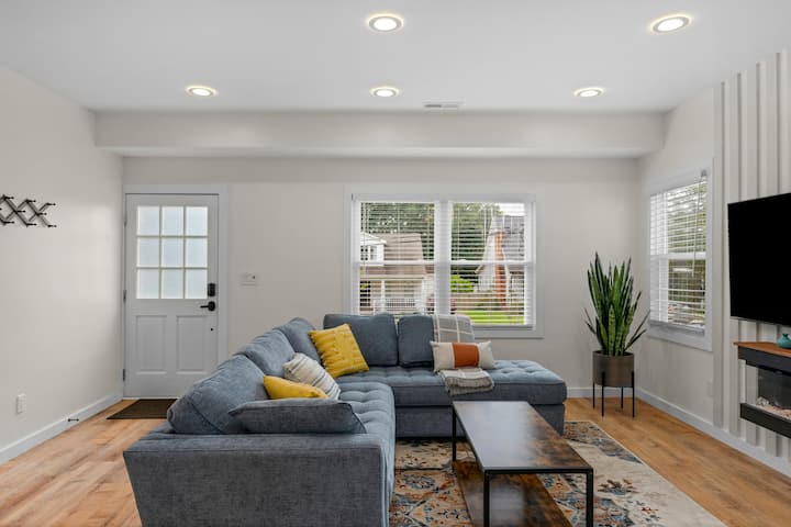 Stylish 4br Haven: Serene Backyard And Fire Pit - Charlotte, NC