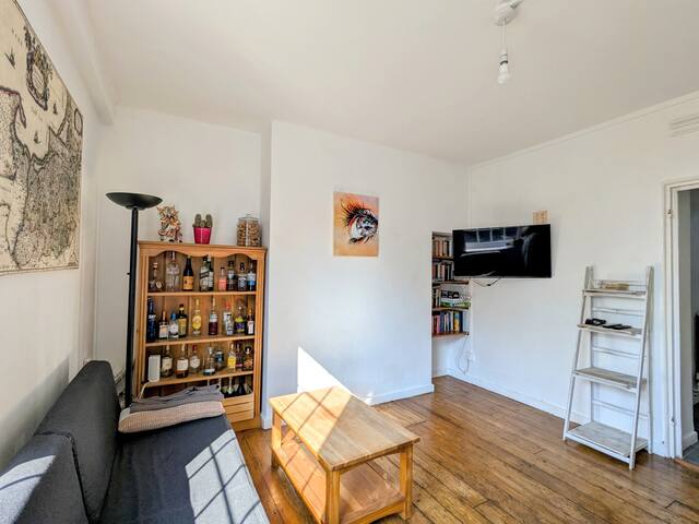 Working Desk·King bed·Spacious Living Room gallery image 3