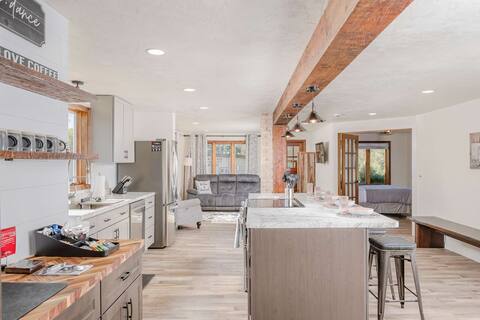Wolf River Retreat - Sleeps 14