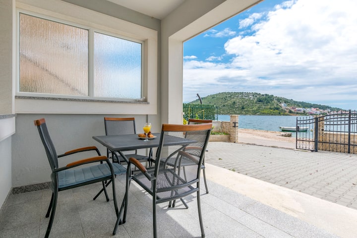 Appartement Villa J I M By The Sea (64461-a3) - Primošten