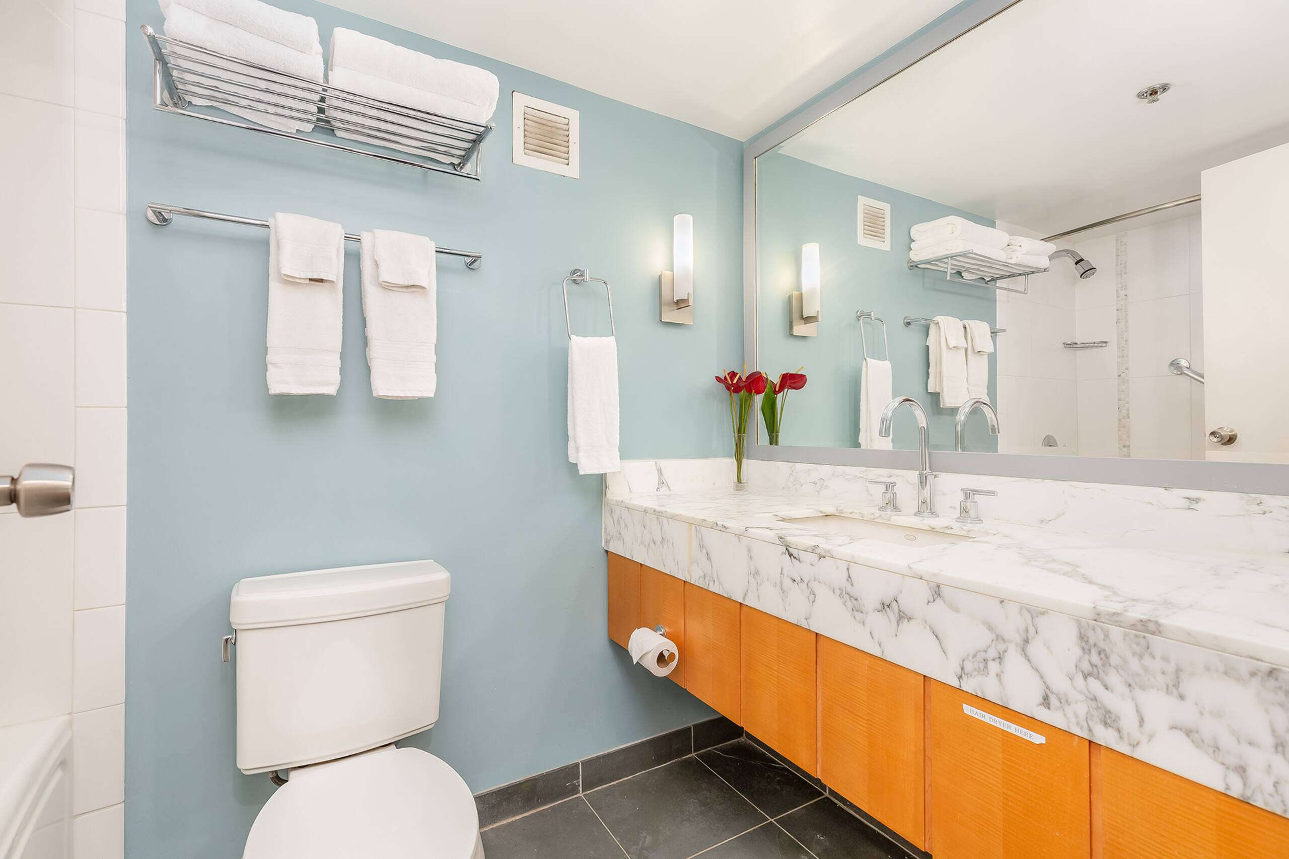 Hotel in Honolulu · ★4.33 · Studio · 2 beds · 1 shared bath - Image 17