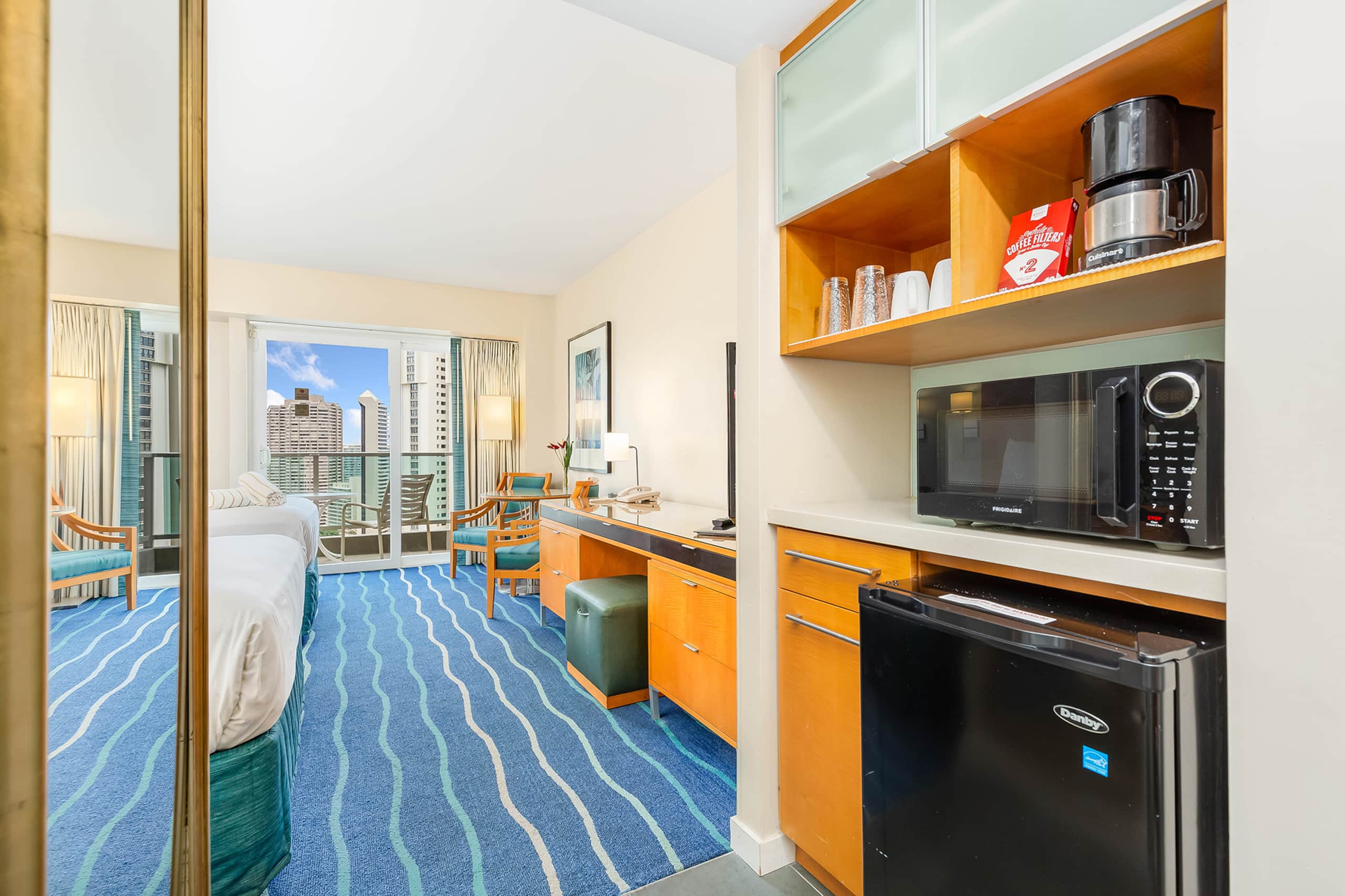 Hotel in Honolulu · ★4.33 · Studio · 2 beds · 1 shared bath - Image 14