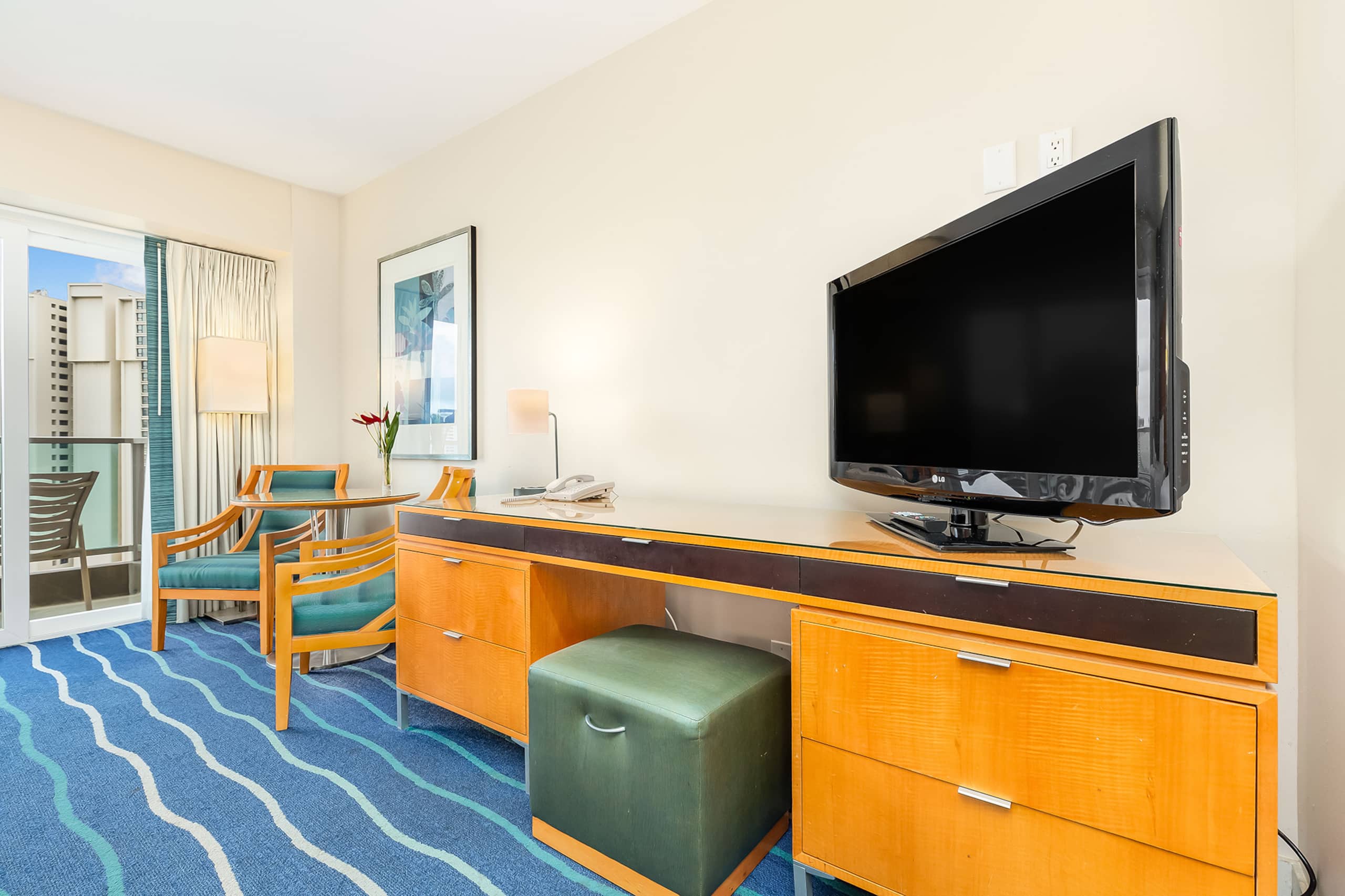 Hotel in Honolulu · ★4.33 · Studio · 2 beds · 1 shared bath - Image 11