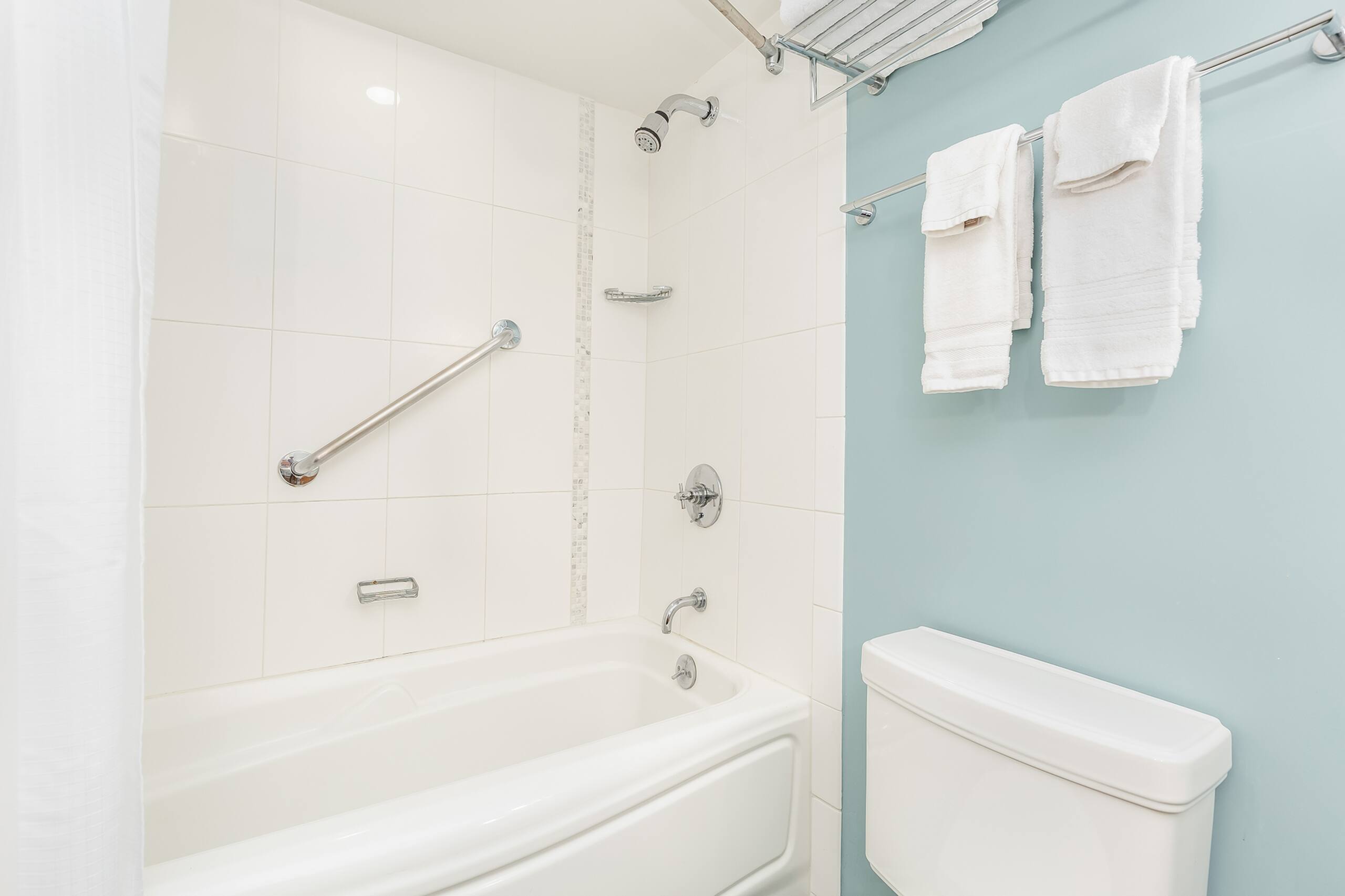 Hotel in Honolulu · ★4.33 · Studio · 2 beds · 1 shared bath - Image 15