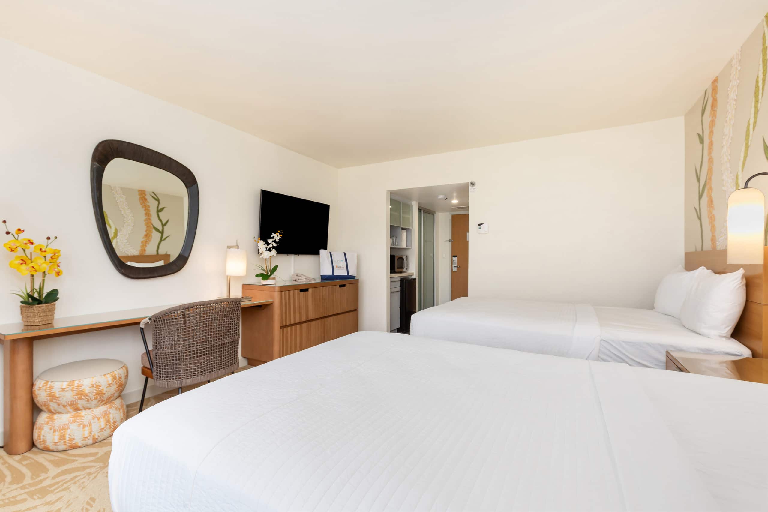 Hotel in Honolulu · ★4.33 · Studio · 2 beds · 1 shared bath - Image 3