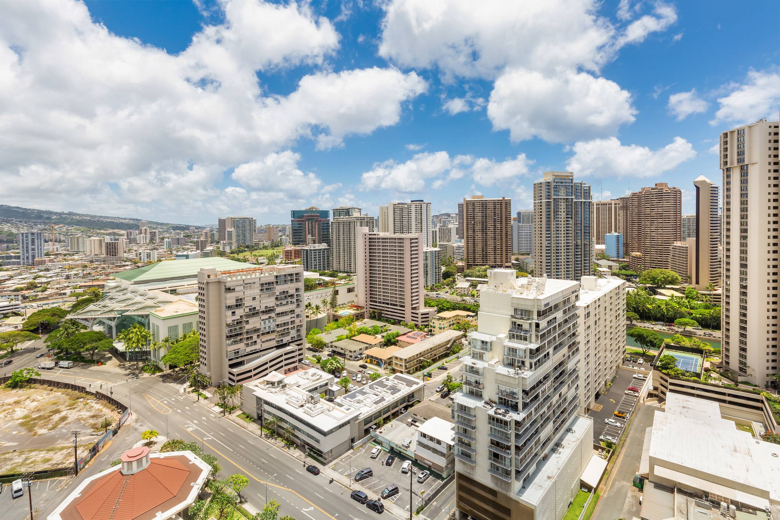 Hotel in Honolulu · ★4.33 · Studio · 2 beds · 1 shared bath - Image 21