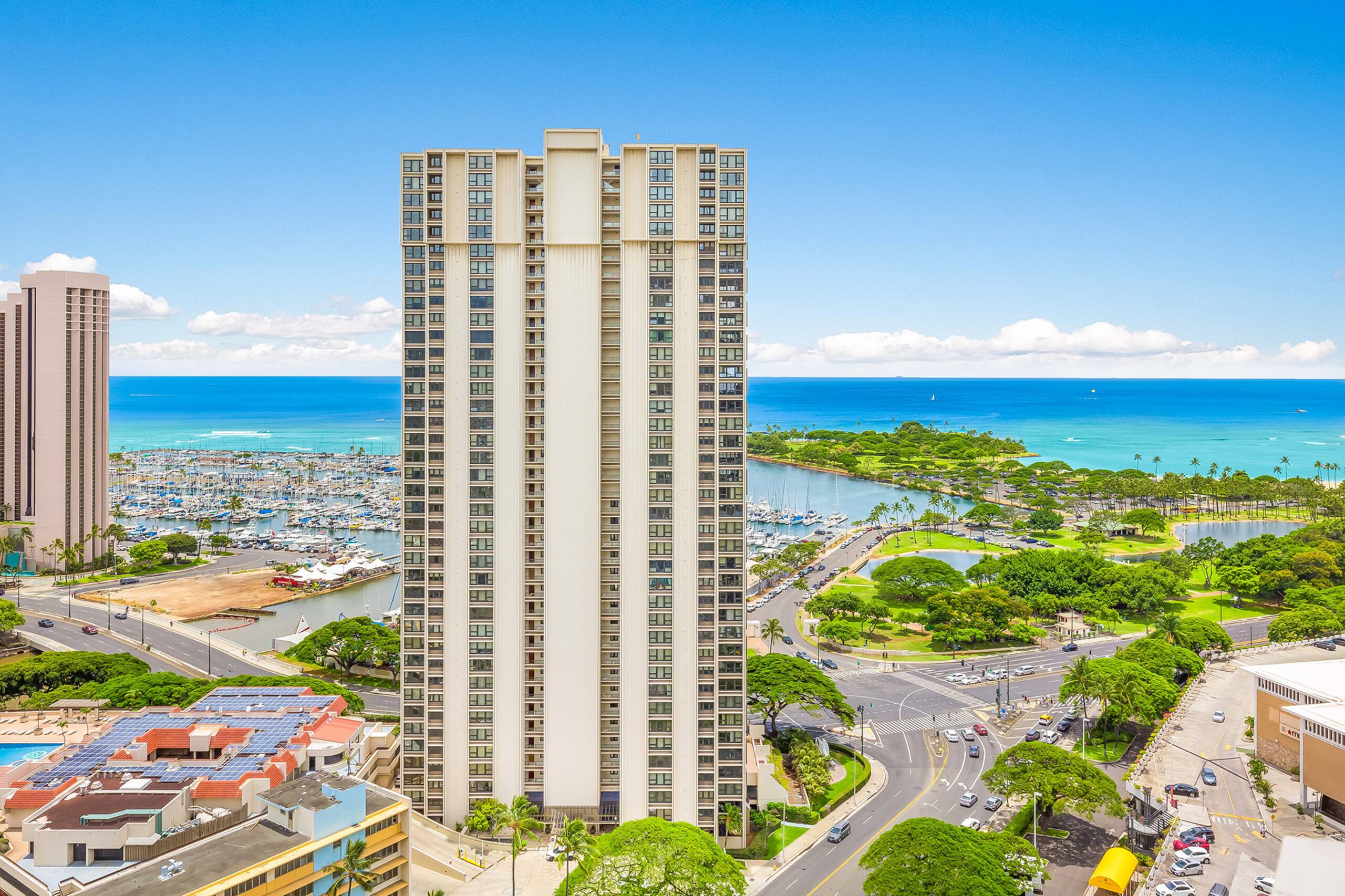 Hotel in Honolulu · ★4.33 · Studio · 2 beds · 1 shared bath - Image 33