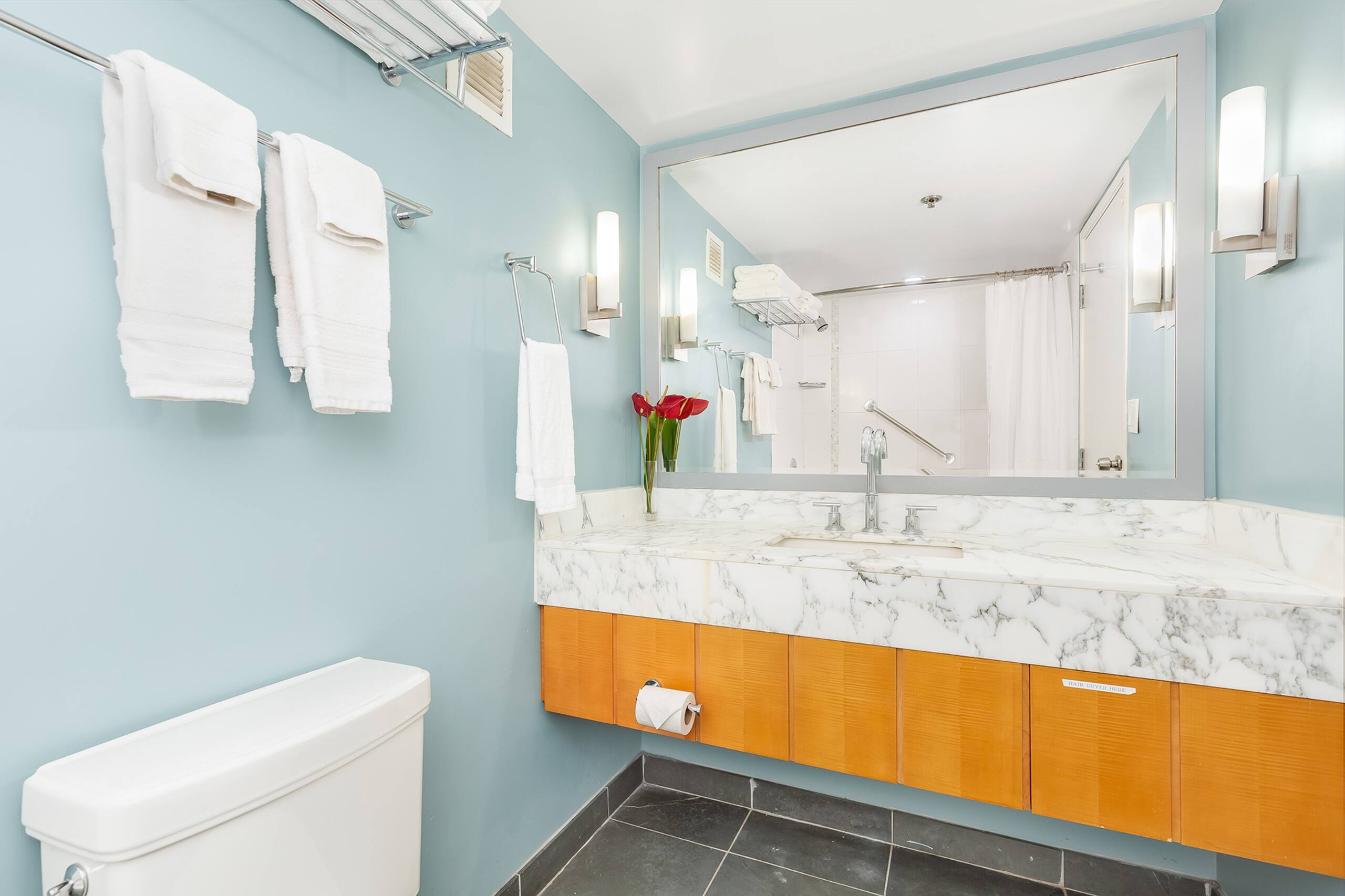 Hotel in Honolulu · ★4.33 · Studio · 2 beds · 1 shared bath - Image 16
