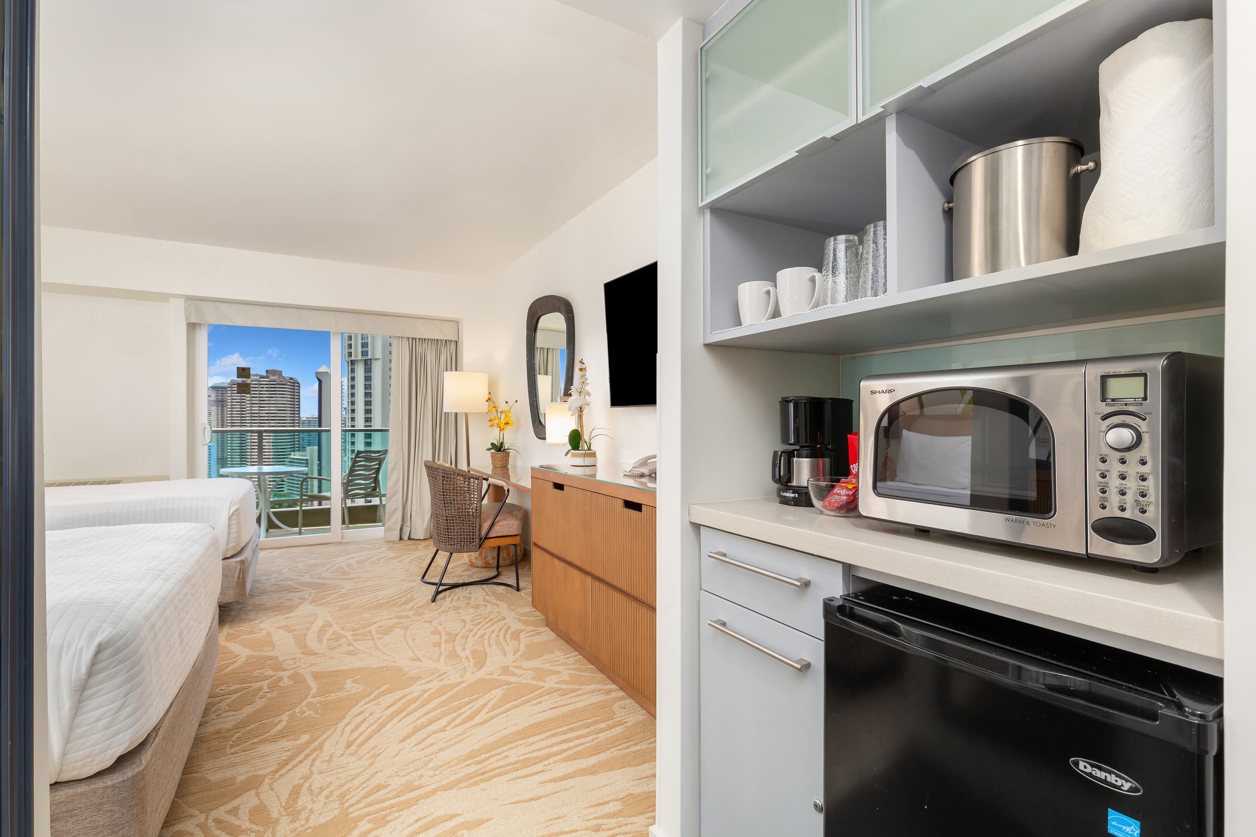 Hotel in Honolulu · ★4.33 · Studio · 2 beds · 1 shared bath - Image 9