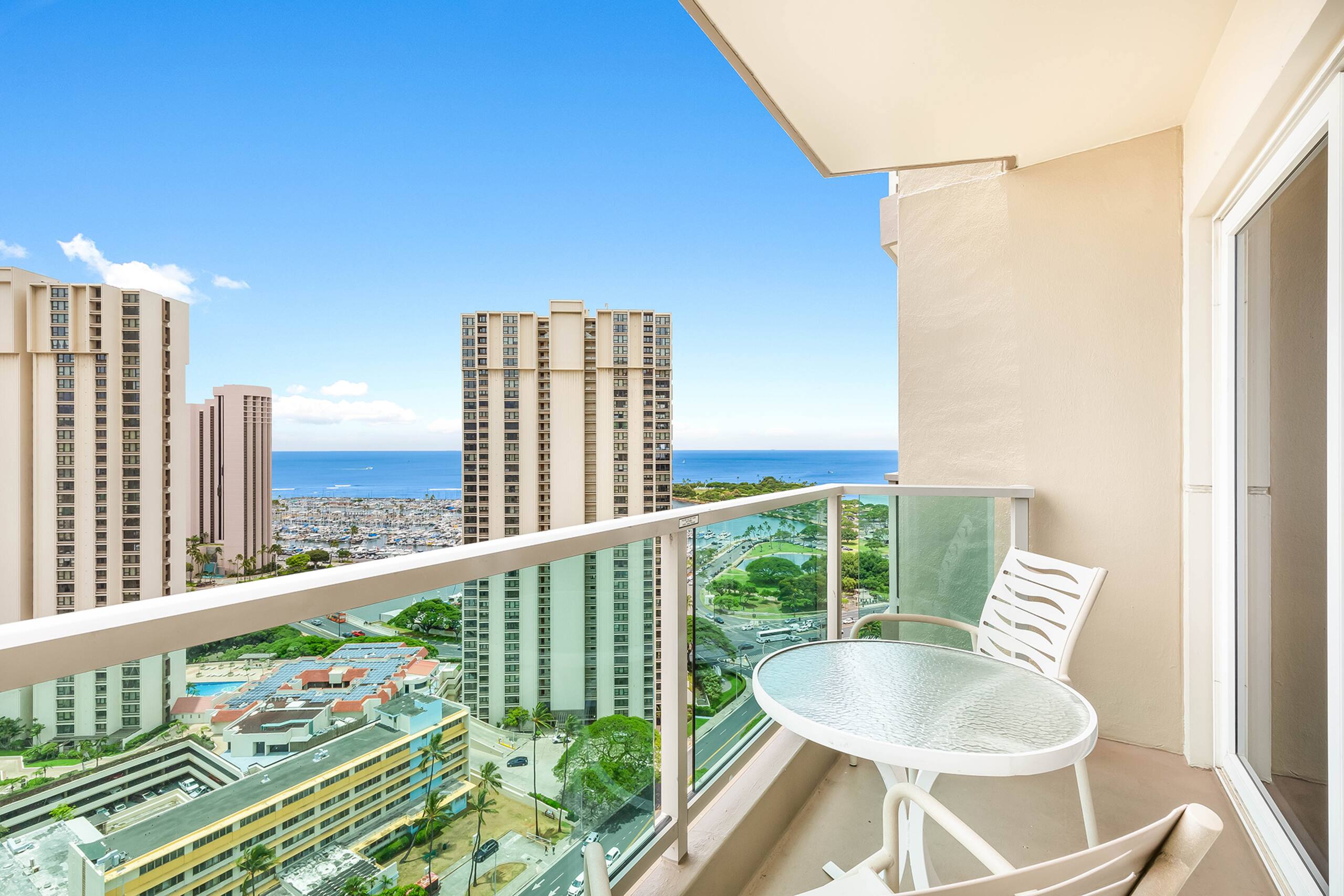 Hotel in Honolulu · ★4.33 · Studio · 2 beds · 1 shared bath - Image 31