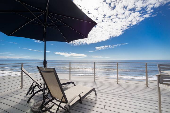 Sea4ever Beachhouse – Oceanfront – Newly Remodeled gallery image 4