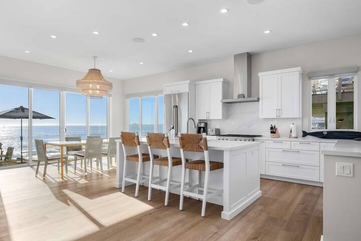 Sea4ever Beachhouse – Oceanfront – Newly Remodeled gallery image 3