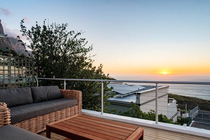Camps Bay Family Holiday Home Sunset Sanctuary gallery image 2