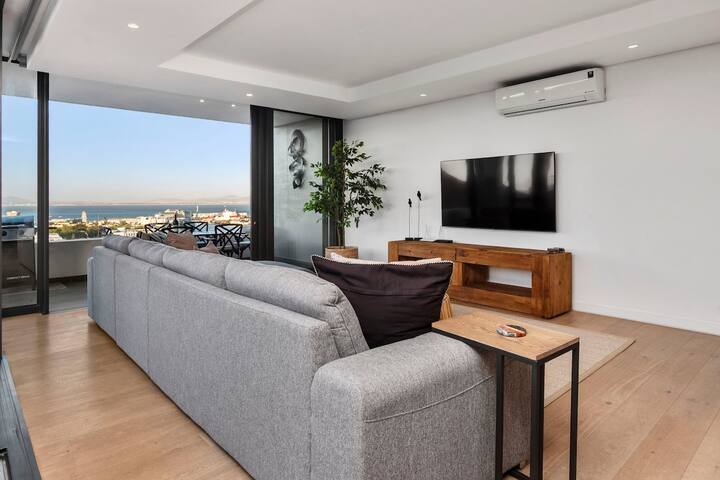 Modern Luxury 3-bed in Green Point, amazing views. gallery image 2