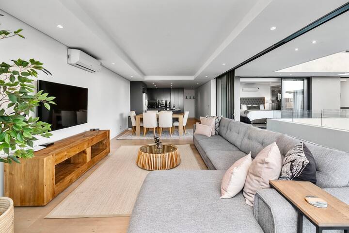 Modern Luxury 3-bed in Green Point, amazing views. gallery image 4