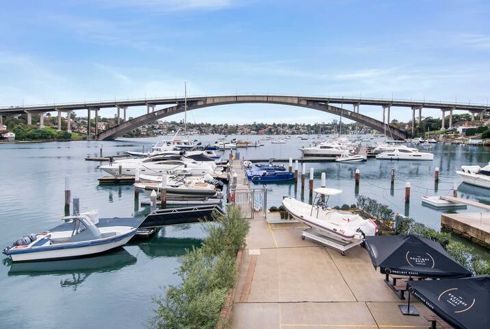 Neighbouring Sydney Harbour Retreats for 12 guests