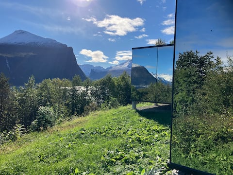 Glimre Romsdal - Exclusive Mirror House in Romsdal